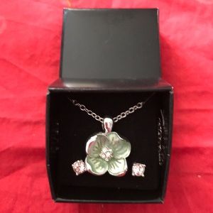 Hibiscus Necklace & Earrings Set